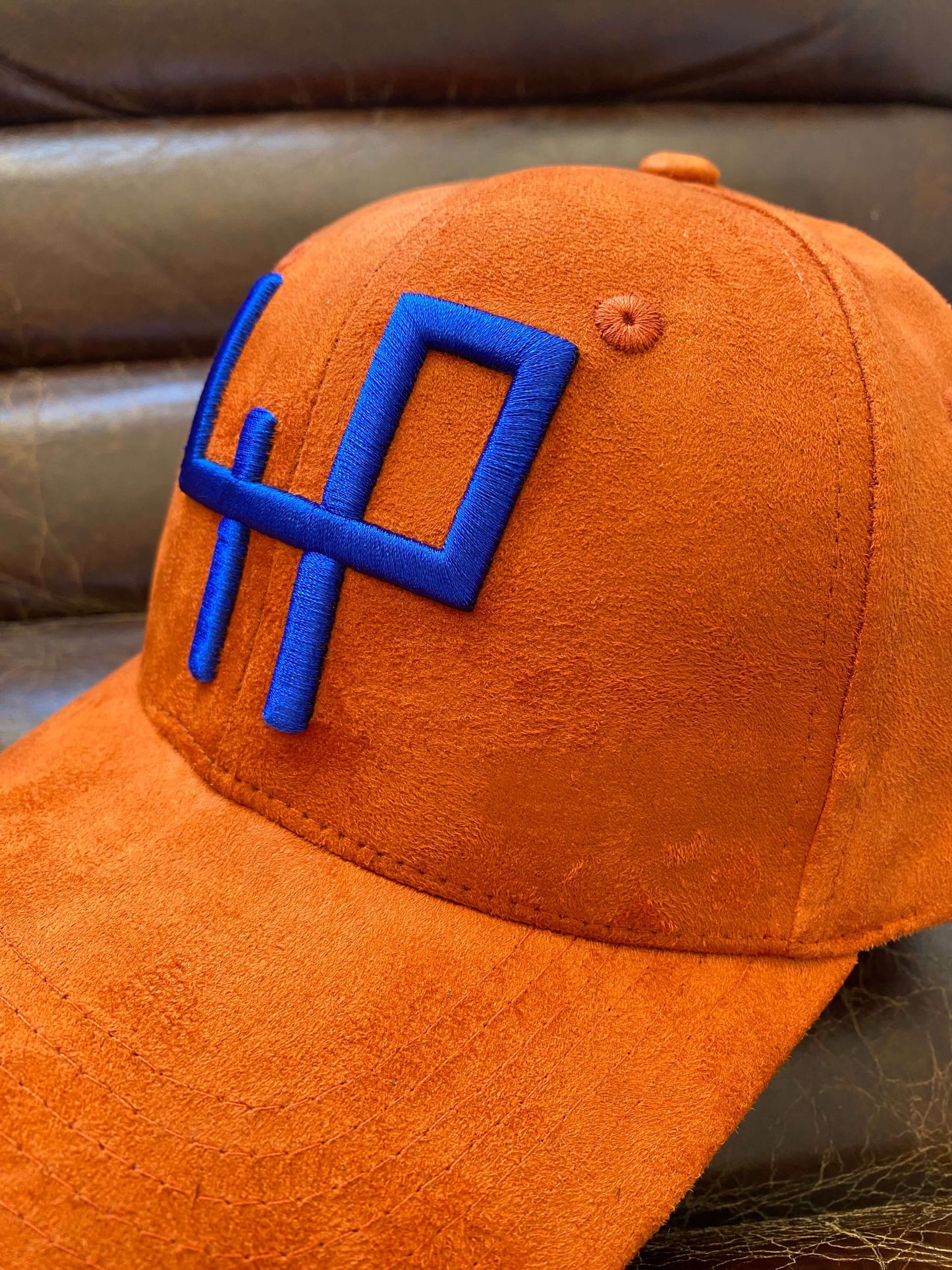 EXCLUSIVE ORANGE GOLF CAP IN SUEDE
